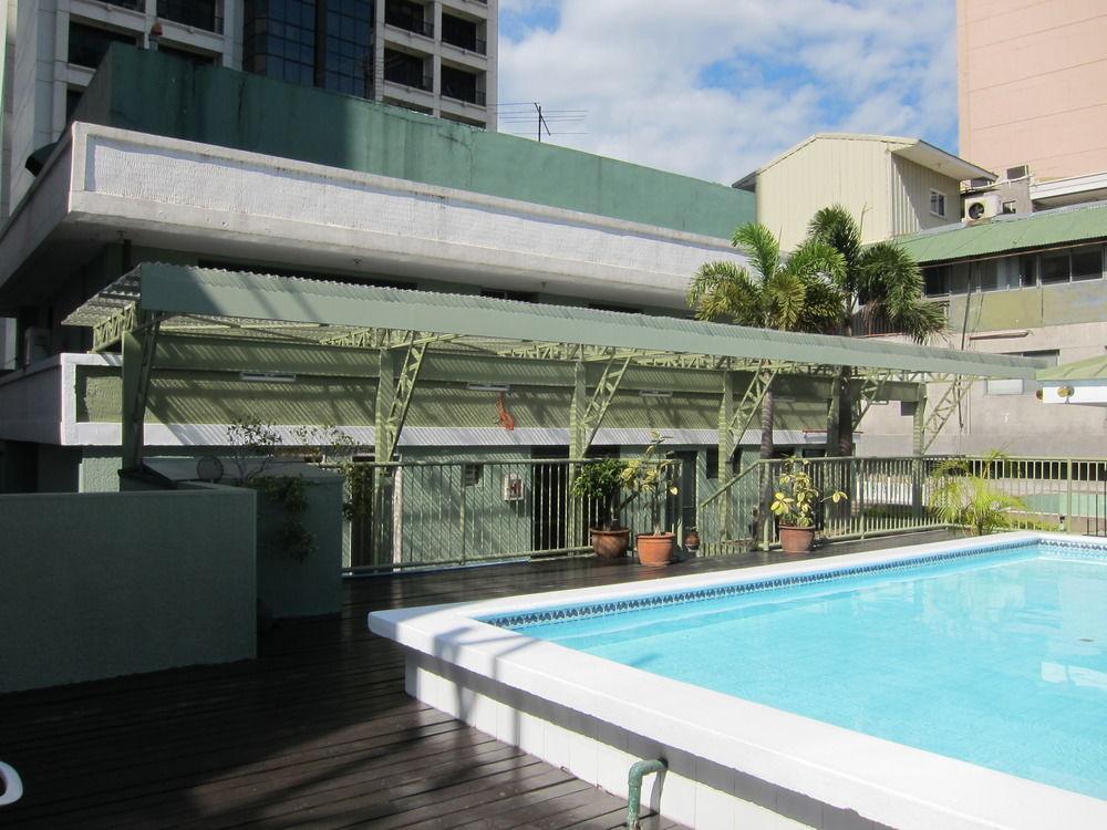 The Charter House Hotel Makati City Exterior photo